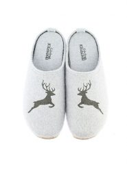 Living Kitzbühel Wełniane kapcie w kolorze białym rozmiar: 41. Białe obuwie domowe Living Kitzbühel, bez wzorów, z materiału, bez zapięcia. Za 91.56 zł.