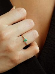 OR Carats Złoty pierścionek z kamieniami szlachetnymi rozmiar: 56. Zielone pierścionki OR Carats, z szmaragdem, złote. Za 524.62 zł.