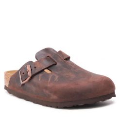 Klapki Birkenstock. Brązowe klapki Birkenstock, bez wzorów, bez obcasa. Za 529.99 zł.