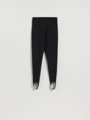 Legginsy z zapiętkami - czarny. Czarne legginsy Reserved, l, bez wzorów, z dzianiny. Za 89.99 zł.