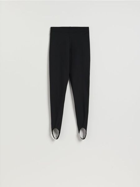 Legginsy z zapiętkami - czarny. Czarne legginsy Reserved, l, bez wzorów, z dzianiny. W wyprzedaży za 69.99 zł.