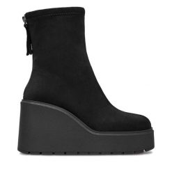 Botki DeeZee. Czarne botki DeeZee, bez wzorów, bez obcasa, na koturnie, bez zapięcia. Za 199.99 zł.