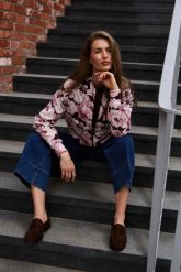 Rozpinana bluza z kwiatowym nadrukiem burgundowa. Czerwone bluzy MOODO, s, bez wzorów, z bawełny, bez kaptura. Za 149.99 zł.
