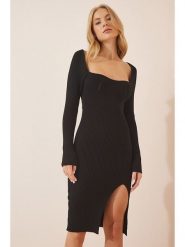 Happiness Istanbul Sukienka w kolorze czarnym rozmiar: S/M. Czarne sukienki Happiness Istanbul, m, bez wzorów, z wełny, bez kołnierzyka, bez ramiączek, midi. Za 63.95 zł.