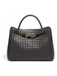 SUVRAI Torebka w kolorze antracytowym - 30 x 23 x 13 cm rozmiar: onesize. Czarne torebki klasyczne SUVRAI, bez wzorów, z materiału, bez dodatków. Za 152.99 zł.