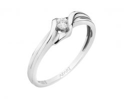 Pierścionek z białego złota z brylantem - 0,05 ct - próba 585. Białe pierścionki Apart, z brylantem, złote. Za 1,690.00 zł.