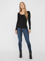 Vero Moda Koszulka w kolorze czarnym rozmiar: M. Czarne bluzki Vero Moda, m, bez wzorów, z bawełny, bez kołnierzyka, bez ramiączek. Za 57.20 zł.
