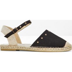 Espadryle z ćwiekami bonprix czarny. Czarne espadryle bonprix, bez wzorów, bez obcasa, bez zapięcia. Za 49.99 zł.