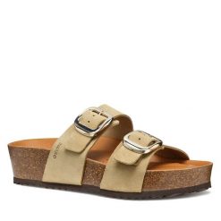 Klapki Geox. Brązowe klapki Geox, bez wzorów, bez obcasa. Za 379.99 zł.