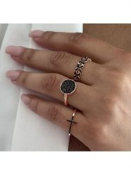 Les Favorites Pozłacany pierścionek z cyrkoniami rozmiar: 60. Czarne pierścionki Les Favorites, z cyrkonią, pozłacane. Za 69.99 zł.