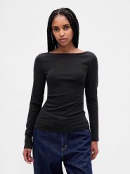 GAP Koszulka w kolorze czarnym rozmiar: M. Czarne bluzki GAP, m, bez wzorów, bez kołnierzyka, bez ramiączek. Za 97.51 zł.