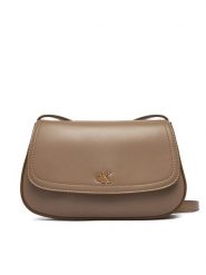 Calvin Klein Torebka Ck Flap Camera Bag LV04F3421G Beżowy. Brązowe listonoszki Calvin Klein, bez wzorów, ze skóry, bez dodatków. Za 409.99 zł.
