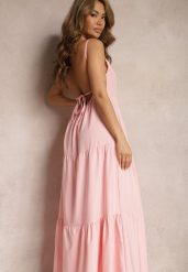Różowa Sukienka o Rozkloszowanym Fasonie Wiązana i Wykończona Gumką z Tyłu Hililena. Czerwone sukienki Renee, uniwersalny, bez wzorów, eleganckie, bez kołnierzyka, bez ramiączek, maxi, kopertowe. Za 44.99 zł.