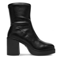 Botki JENNY. Czarne botki Jenny, bez wzorów, bez obcasa, na słupku, bez zapięcia. Za 169.99 zł.