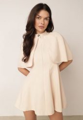 Beżowa Elegancka Sukienka Rozkloszowana z Narzutką Imitującą Pelerynkę Faneno. Brązowe sukienki Born2be, na co dzień, l, bez wzorów, eleganckie, bez kołnierzyka, bez ramiączek, mini, rozkloszowane. Za 199.99 zł.