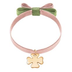 Bransoletka z pozłacaną koniczyną na pudroworóżowej wstążce z pistacjową kokardką. Zielone bransoletki Lilou, pozłacane. Za 178.00 zł.