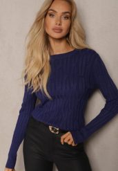 Granatowy Sweter z Wiskozą i Ozdobnym Splotem Saviana. Niebieskie swetry Renee, bez wzorów, z jeansu, bez ramiączek. Za 99.99 zł.