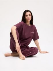 Dwuczęściowa piżama z haftem i nadrukiem - ciemnofioletowy. Fioletowe piżamy Reserved, bez wzorów, z bawełny, bez ramiączek. Za 79.99 zł.