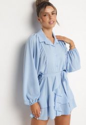 Jasnoniebieska Sukienka Ozdobiona Paskiem i Falbanami Divilena. Niebieskie sukienki Born2be, na co dzień, m, bez wzorów, z jeansu, eleganckie, bez kołnierzyka, bez ramiączek, mini. Za 84.99 zł.
