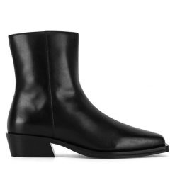 Botki GINO ROSSI. Czarne botki Gino Rossi, bez wzorów, bez obcasa, na płaskiej podeszwie, bez zapięcia. Za 379.99 zł.