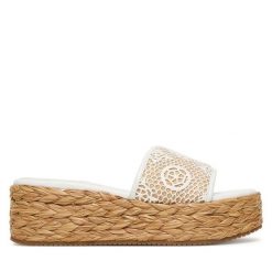 Espadryle Guess. Białe espadryle Guess, z aplikacjami, bez obcasa, bez zapięcia. Za 519.99 zł.