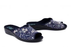 ADANEX 29159 SIK10VV granatowy, kapcie damskie. Niebieskie obuwie domowe Adanex, bez wzorów, bez zapięcia. Za 68.99 zł.
