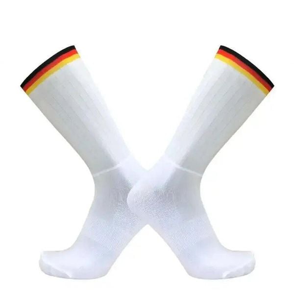 Skarpety rowerowe cycling aero żółto-czerwono-czarne. Czarne skarpety VELKYNE, bez wzorów, z elastanu. Za 60.99 zł.