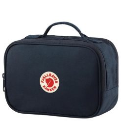 Kosmetyczka Fjallraven Kanken Toiletry Bag - navy. Niebieskie kufry i kosmetyczki Fjällräven, bez wzorów, z bawełny, bez dodatków. Za 299.99 zł.