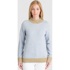 BŁĘKITNY SWETER TRUSSARDI JEANS. Niebieskie swetry Trussardi Jeans, l, bez wzorów, z jeansu, bez ramiączek. Za 254.50 zł.