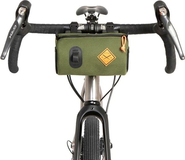Torba na bidon na rowerze Canister Bag Olive RESTRAP. Zielone torby na ramię RESTRAP, bez wzorów, z materiału, eleganckie, na ramię, bez dodatków. Za 259.15 zł.
