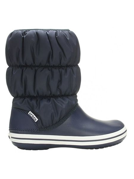 Crocs Botki zimowe w kolorze granatowym rozmiar: 34/35. Niebieskie botki Crocs, na zimę, bez wzorów, z materiału, bez obcasa, bez zapięcia. Za 139.45 zł.