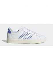 Adidas Sneakersy w kolorze białym rozmiar: 38. Białe trampki Adidas, bez wzorów, bez zapięcia. Za 292.45 zł.