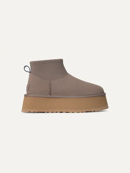 UGG Skórzane botki "Classic Mini Dipper" w kolorze fioletowym rozmiar: 40. Różowe botki UGG, bez wzorów, z materiału, bez obcasa, na platformie, bez zapięcia. Za 559.95 zł.