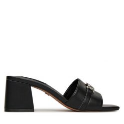 Klapki Nine West. Czarne klapki Nine West, bez wzorów, bez obcasa. Za 229.99 zł.