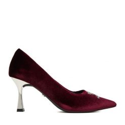 Szpilki Juicy Couture. Czerwone szpilki Juicy Couture, bez wzorów, bez obcasa, na szpilce, bez zapięcia. Za 249.99 zł.