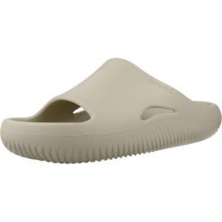 Sandały CROCS MELLOW RECOVERY SLIDE Beżowy. Brązowe sandały Crocs, bez wzorów, z materiału, bez obcasa, bez zapięcia. Za 180.99 zł.