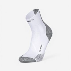 Skarpetki do biegania Kiprun Run 900 średnie cienkie. Białe skarpety KIPRUN, bez wzorów, z materiału. Za 39.99 zł.