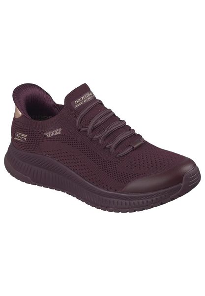 Buty SKECHERS SLIP-INS BOBS SQUAD 4 DIRE STEP Bordeaux. Czerwone trekkingi Skechers, z materiału, na fitness i siłownię. Za 320.99 zł.
