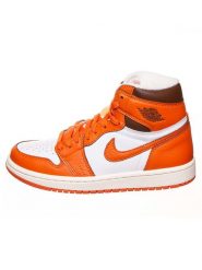Air Jordan Skórzane sneakersy "1 Retro High" w kolorze biało-pomarańczowym rozmiar: 37,5. Pomarańczowe trampki Air Jordan, bez wzorów, za kostkę, bez zapięcia. Za 404.10 zł.