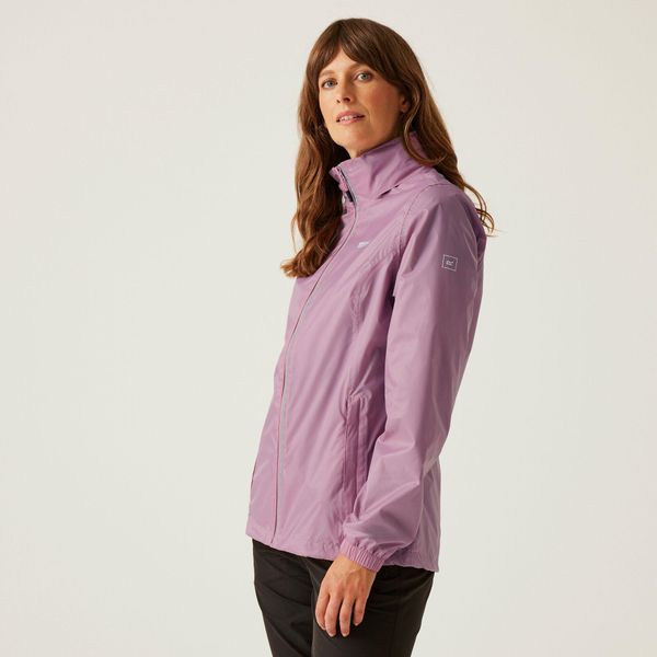 Kurtka trekkingowa damska Corinne IV przeciwdeszczowa. Czerwone kurtki sportowe Regatta, bez wzorów, z softshellu, bez kaptura, trekkingowe. W wyprzedaży za 189.99 zł.