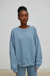 Bluza damska o kroju regular fit w kolorze BLUE MARINA- PHENIX-UNI. Niebieskie bluzy Marsala, uniwersalny, bez wzorów, z bawełny, bez kaptura. W wyprzedaży za 129.95 zł.