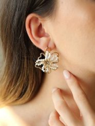 Charlize Pozłacane kolczyki-wkrętki z kryształami i cyrkoniami rozmiar: onesize. Białe kolczyki Charlize, z cyrkonią, pozłacane. Za 91.77 zł.