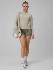 4F Legginsy krótkie treningowe damskie - oliwkowe S. Brązowe legginsy 4f, s, bez wzorów, z podwyższonym stanem, krótkie. Za 79.99 zł.