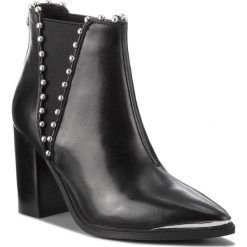 Botki STEVE MADDEN - Himmer Ankleboot SM11000069-03001-017 Black Leather. Czarne botki Steve Madden, z aplikacjami, z materiału, bez obcasa, bez zapięcia. W wyprzedaży za 429.00 zł.