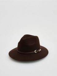 Wełniany kapelusz z klamrą - ciemnobrązowy. Brązowe kapelusze Reserved, bez wzorów, z wełny. Za 119.99 zł.