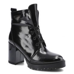 Czarne Botki Karino Damskie Stylowe Obuwie. Czarne botki Karino, na jesień, z aplikacjami, z lakierowanej skóry, bez obcasa, na obcasie, bez zapięcia. Za 349.00 zł.