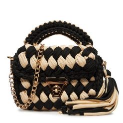 Torebka DeeZee. Czarne torebki klasyczne DeeZee, bez wzorów, bez dodatków. Za 129.99 zł.