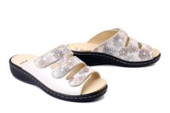 DR. BRINKMANN 700734-08 beige, klapki damskie. Brązowe klapki Dr. Brinkmann, bez wzorów, ze skóry, bez obcasa. Za 280.42 zł.