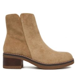 Botki Clara Barson. Brązowe botki Clara Barson, bez wzorów, bez obcasa, na płaskiej podeszwie, bez zapięcia. Za 159.99 zł.