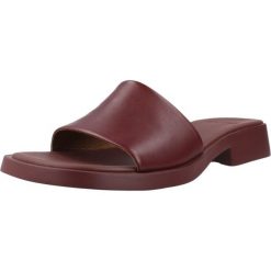 Sandały CAMPER DANA ULTRASOFT Bordeaux. Czerwone sandały Camper, bez wzorów, ze skóry, bez obcasa, bez zapięcia. Za 533.46 zł.
